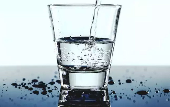 Uống nhiều nước có thể giảm cân bao nhiêu?
